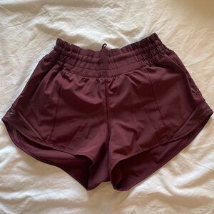 Lululemon Hotty Hot High-Rise Lined Short 2.5” (Size 4)